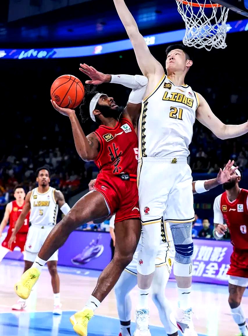 包含今晨广厦男篮备战CBA常规赛，造点机会细节曝光，信心回归，训练强度明显提升的词条