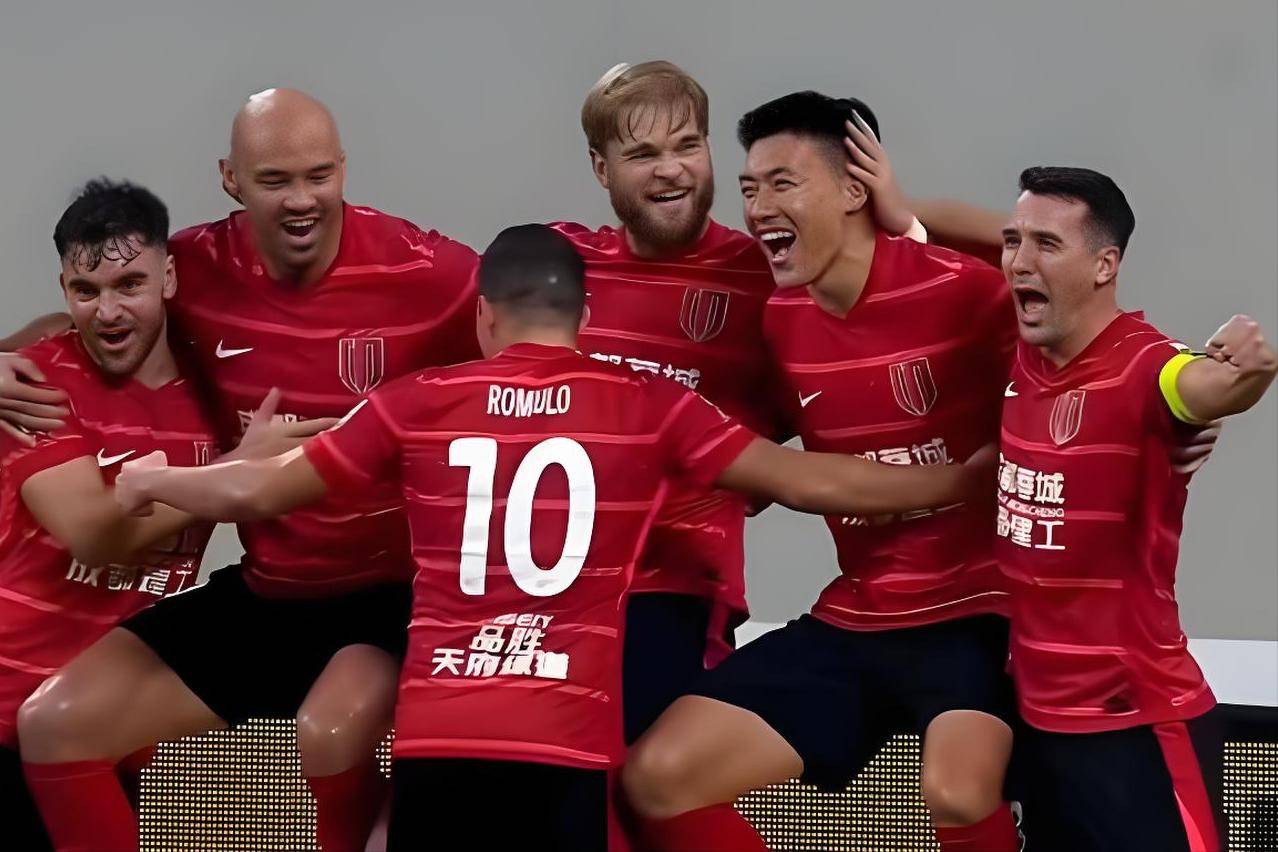 Leyu-广州队训练开放日；今夜外线爆发引欢呼；中超在即；阵容厚度经受考验的简单介绍-Leyu